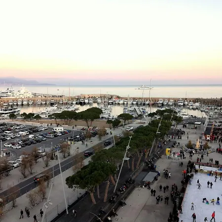 2p Dans Le Vieil Avec Balcon Sur La Marina Apartment Antibes