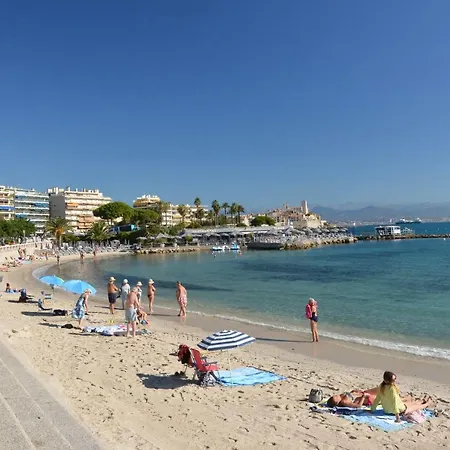2p Dans Le Vieil Avec Balcon Sur La Marina *