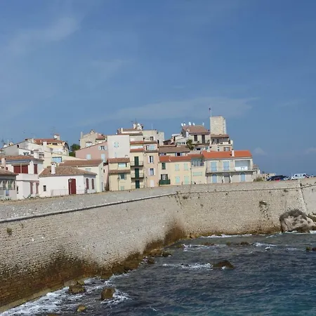 2p Dans Le Vieil Avec Balcon Sur La Marina Appartement *