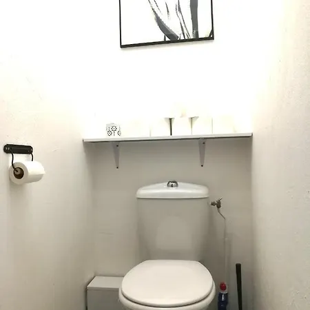 Appartement 2p Dans Le Vieil Avec Balcon Sur La Marina *